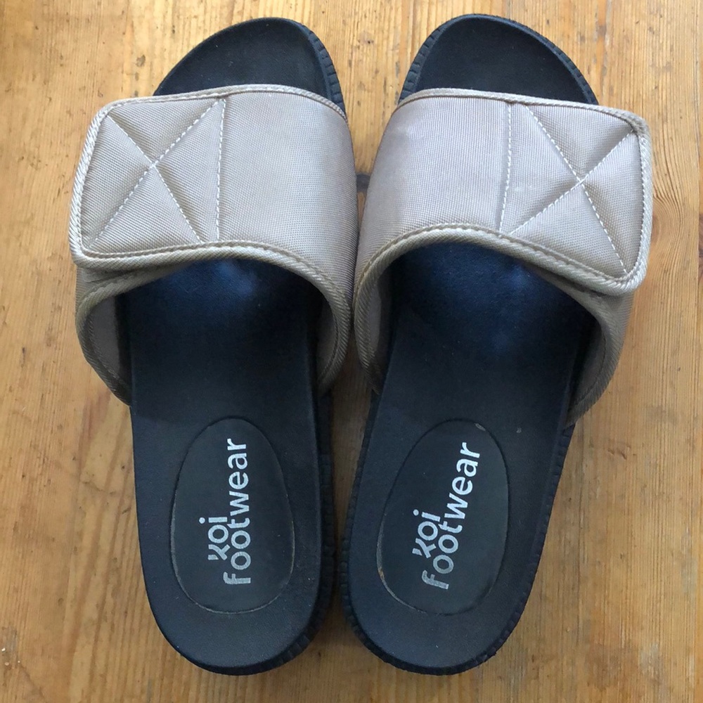 Koi Footwear sandals/slides, size 39